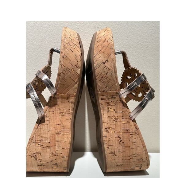 Circus by Sam Edelman Women's Gold Medallion Wedge Sandals | Size 7 - Picture 7 of 9